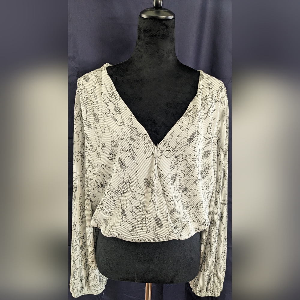 ASTR The Label Long Sleeve Cropped Top